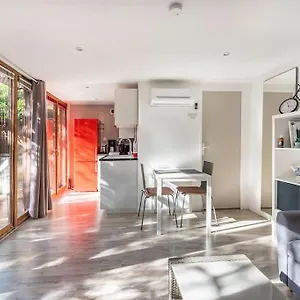  Appartement Studio Jacuzzi Prive A 8 Min A Pied De La Plage